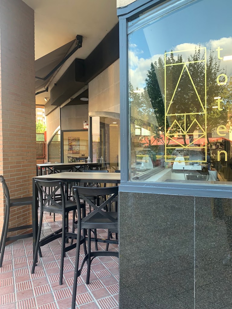 Cafeteria Bar TOTEN — Ambiente