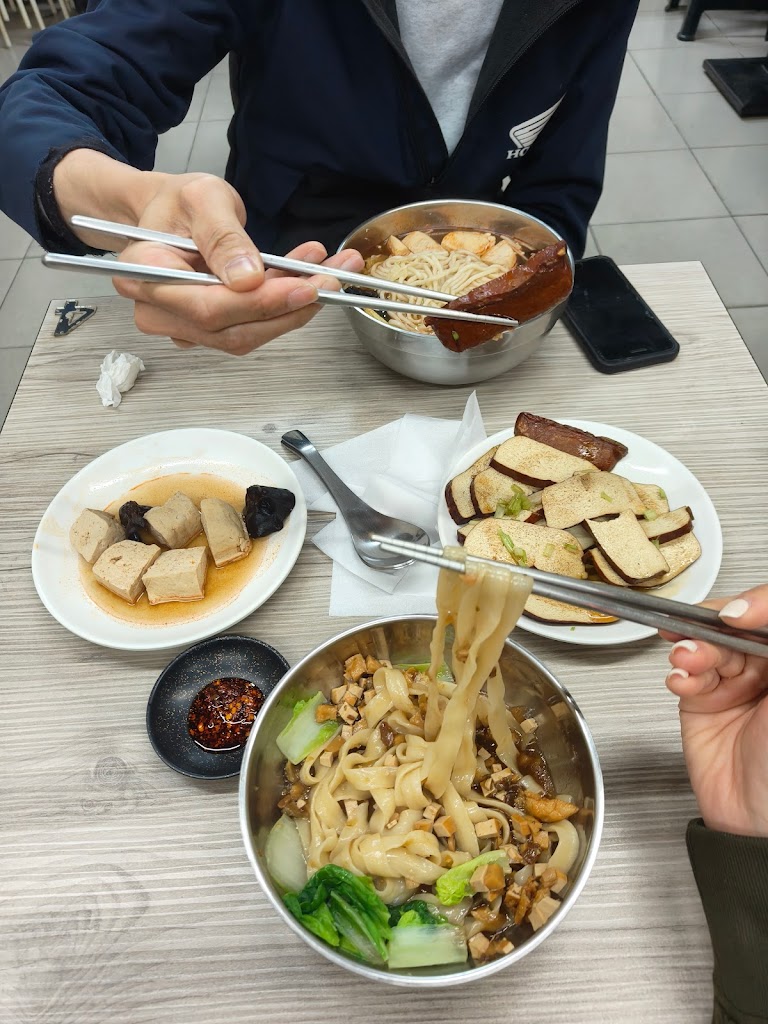 輕鬆素 素食飯麵館 的照片