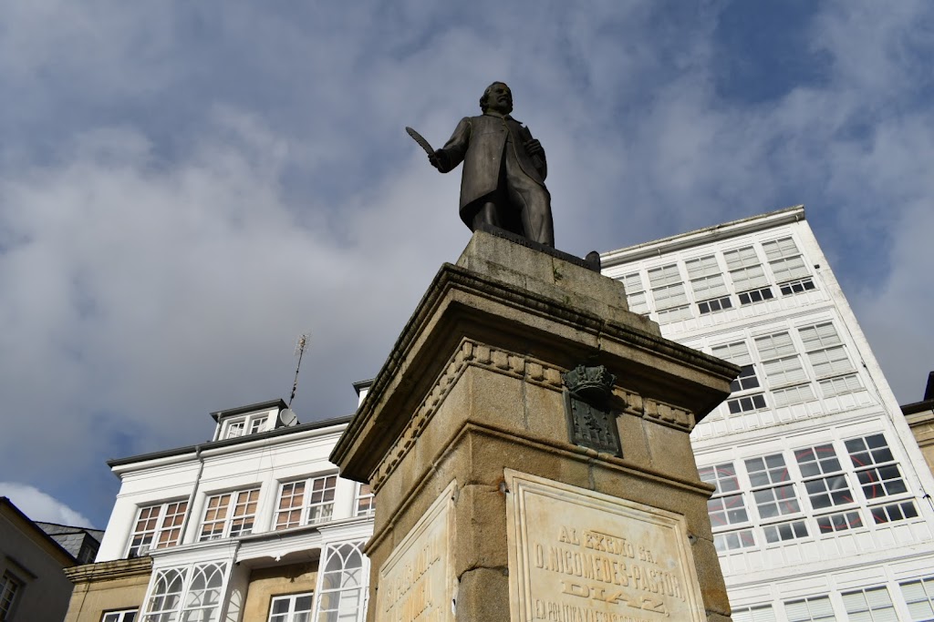 Monumento a Nicomedes Pastor Diaz