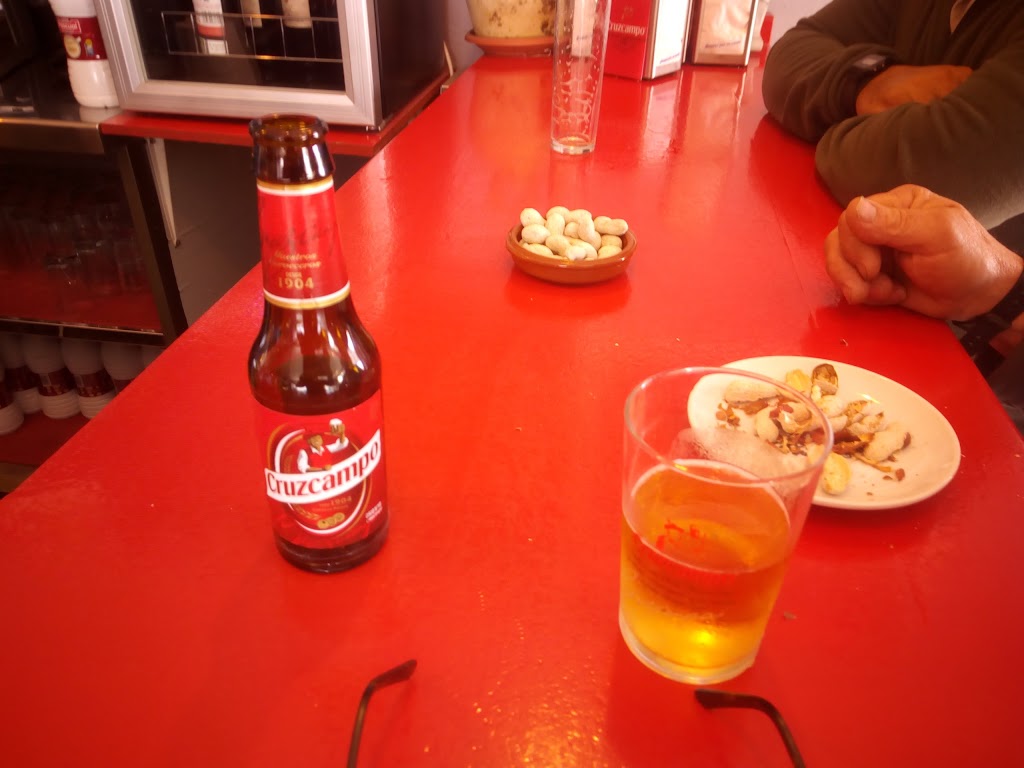 EL COFRE Salon De Juegos — Comida y bebida