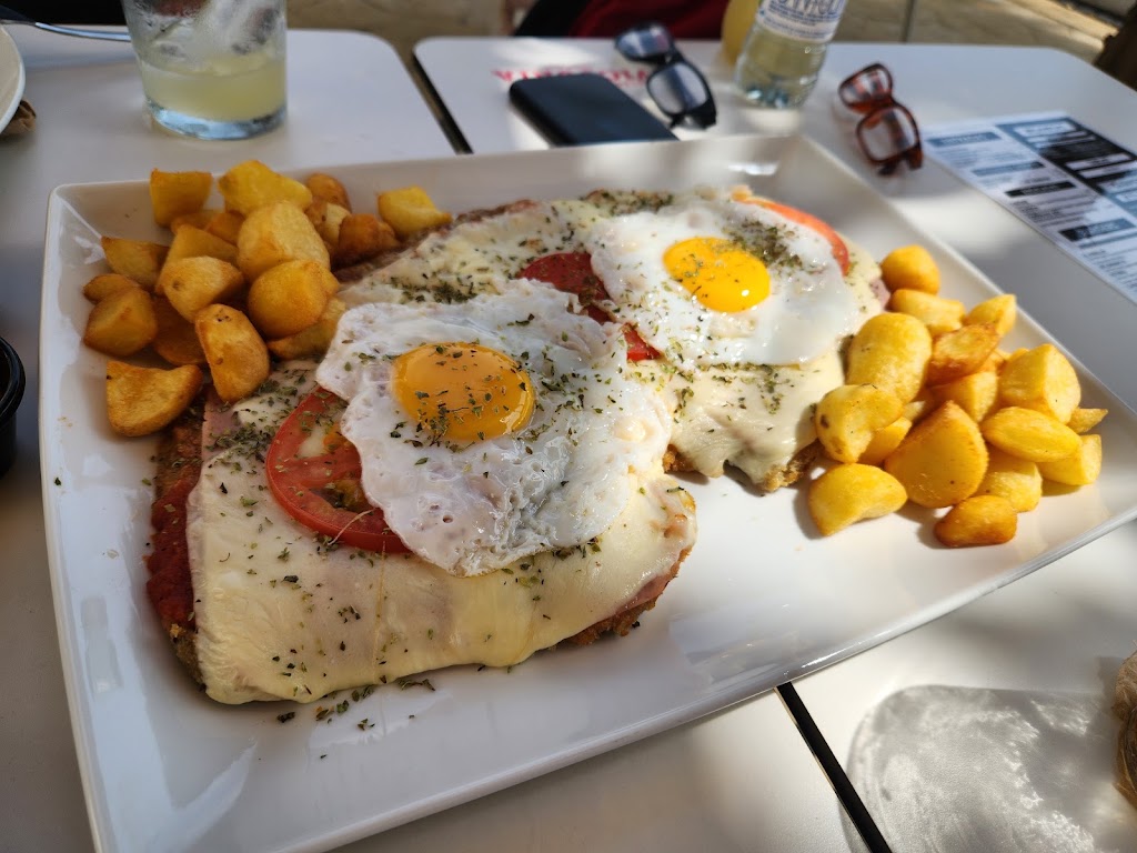 Acassuso Bar — Comida y bebida