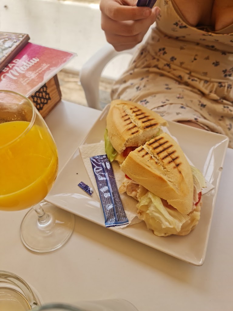Cafe Bar Mama Matiu — Comida y bebida