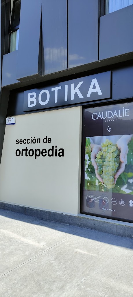 Farmacia-Ortopedia Nuevo Bolueta c/ Santa Ana de Bolueta, n0 8; Santutxu - Bolueta, Bilbao