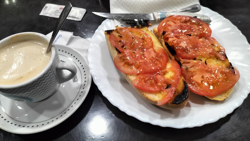 Eloy Bar — Comida y bebida