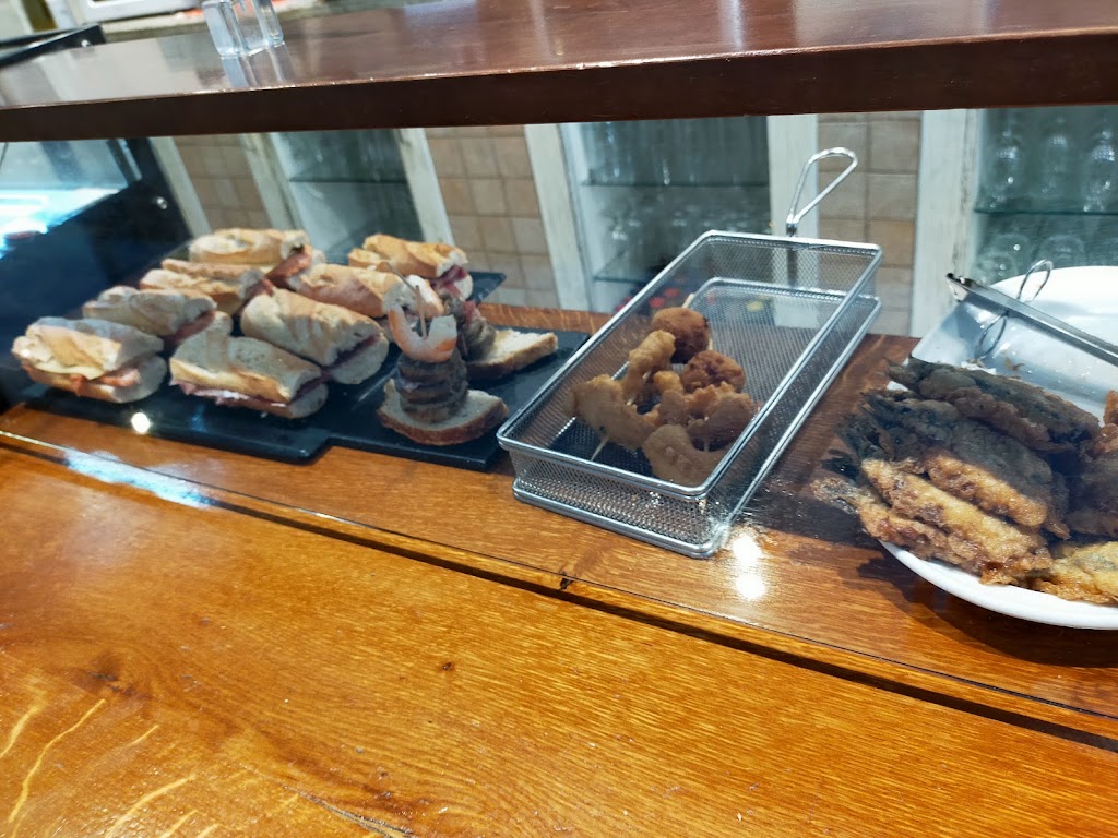 Bar - Restaurante Casa Juan — Comida y bebida