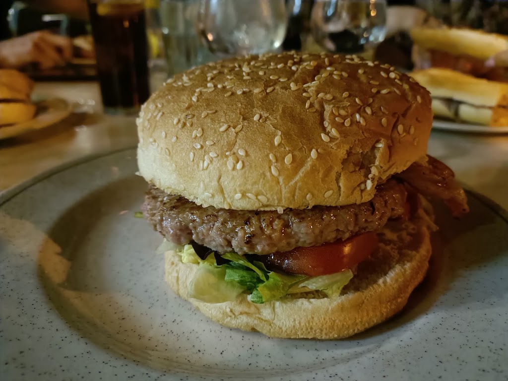 Bar Cafeteria Sant Antoni — Comida y bebida