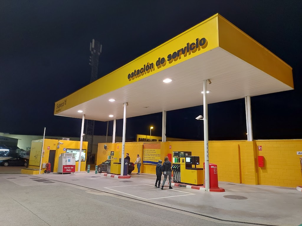 Gasolinera Supeco — Exterior
