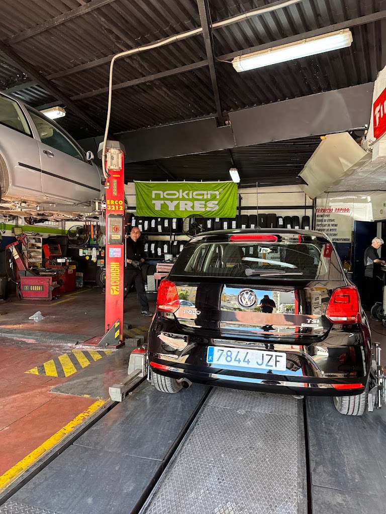 Neumaticos Miguel y Mecanica en General para vehiculos — Interior