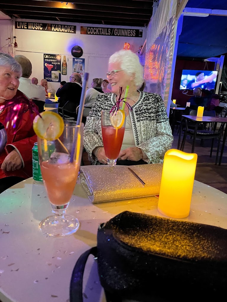 Latelateshowbar lanzarote — Comida y bebida