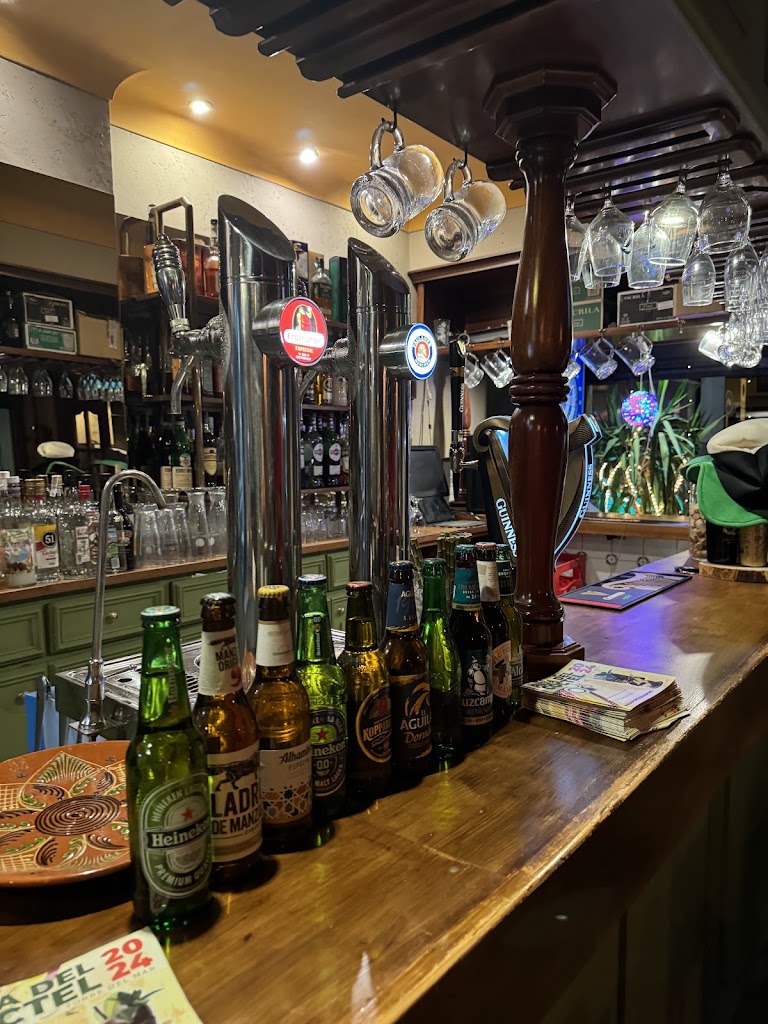 New Ebano Irish Bar — Comida y bebida
