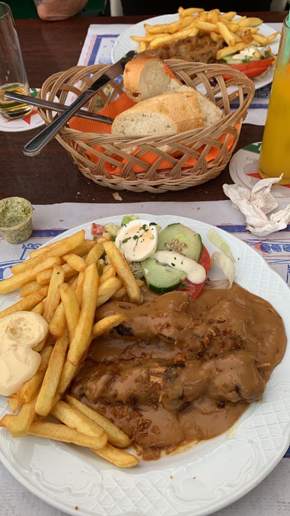 The Family Bar — Comida y bebida