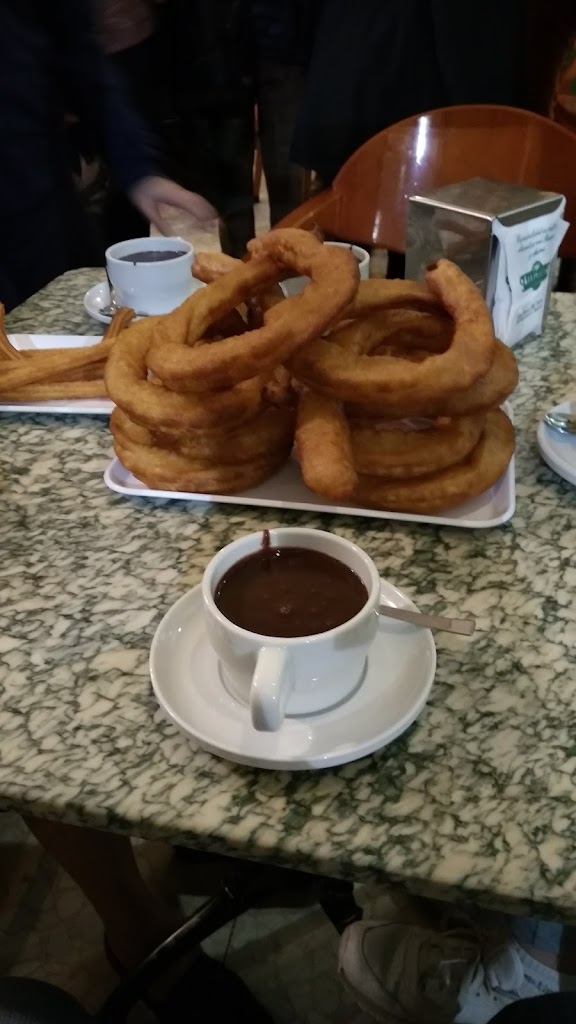 La Cantina de Valcentro — Comida y bebida
