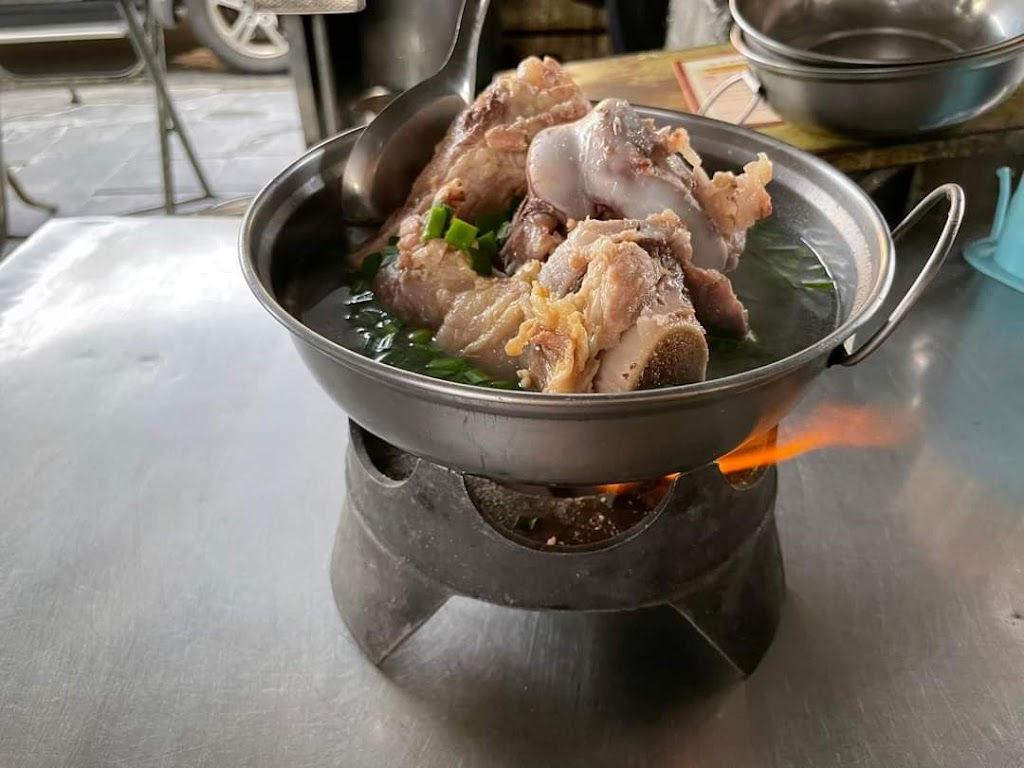 大骨控 臭豆腐 花枝炒麵 的照片