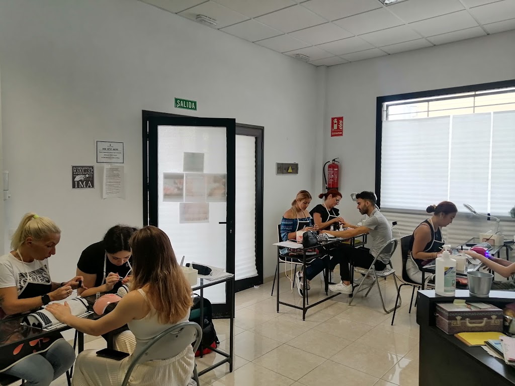 Academia estetica medicina estetica STUDIO BEAUTY cursos unas, maquillaje,pestanas,cejas.