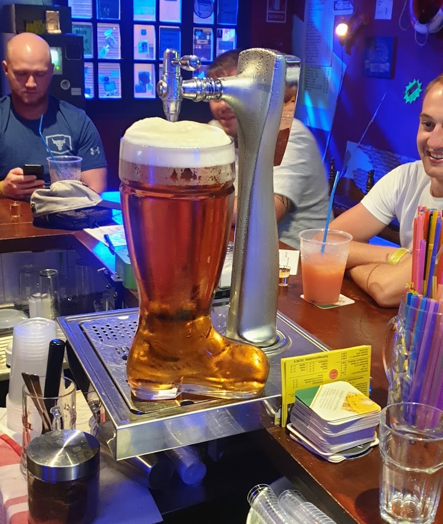 Bar Pirata — Comida y bebida