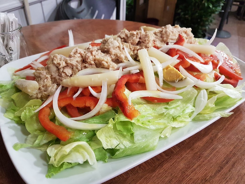 Cafeteria Bar Casa de Cultura Navatejera — Comida y bebida