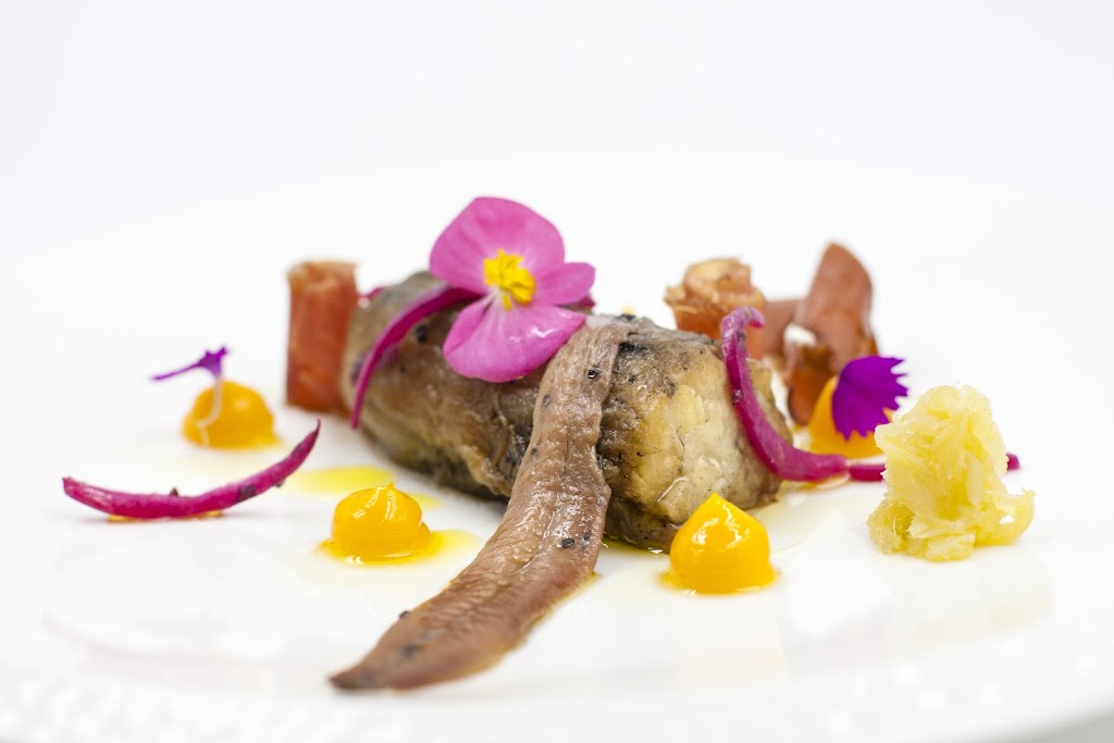 Cami Vell Restaurant — Comida y bebida