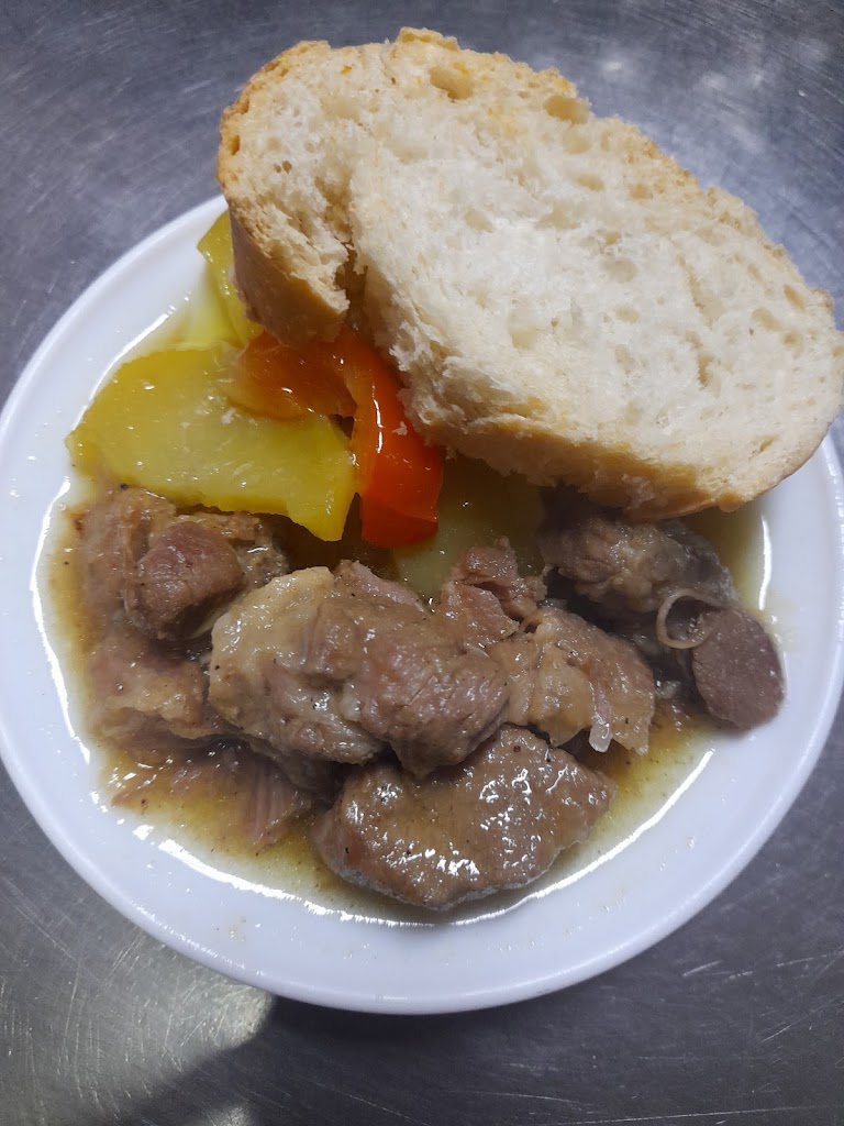 Bar San Juan (An ca la Belen) — Comida y bebida