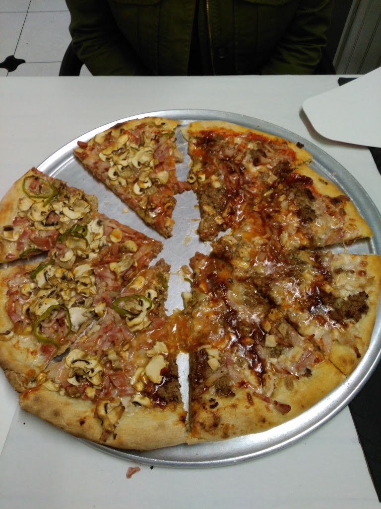 Pizzeria Capri — Comida y bebida