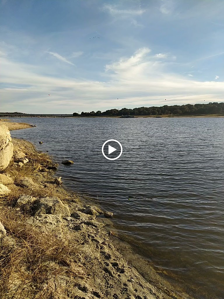 Aparcamiento Del Embalse De Valmayor — Videos