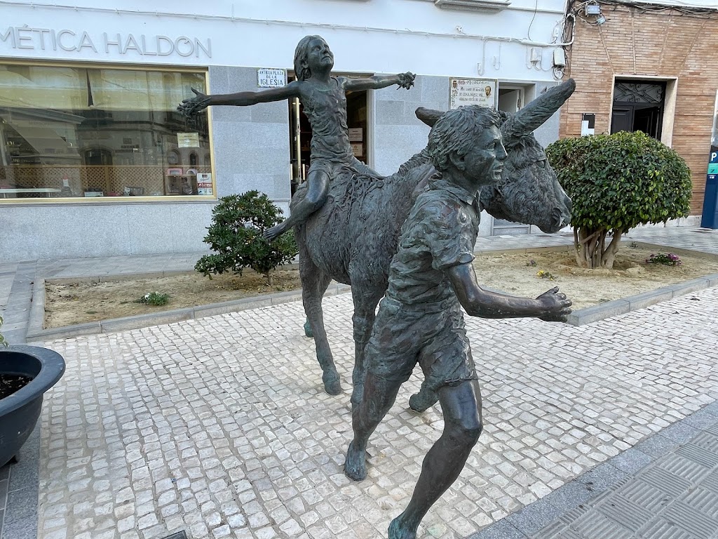 Escultura Idilio de Abril (Moguer EScultura)