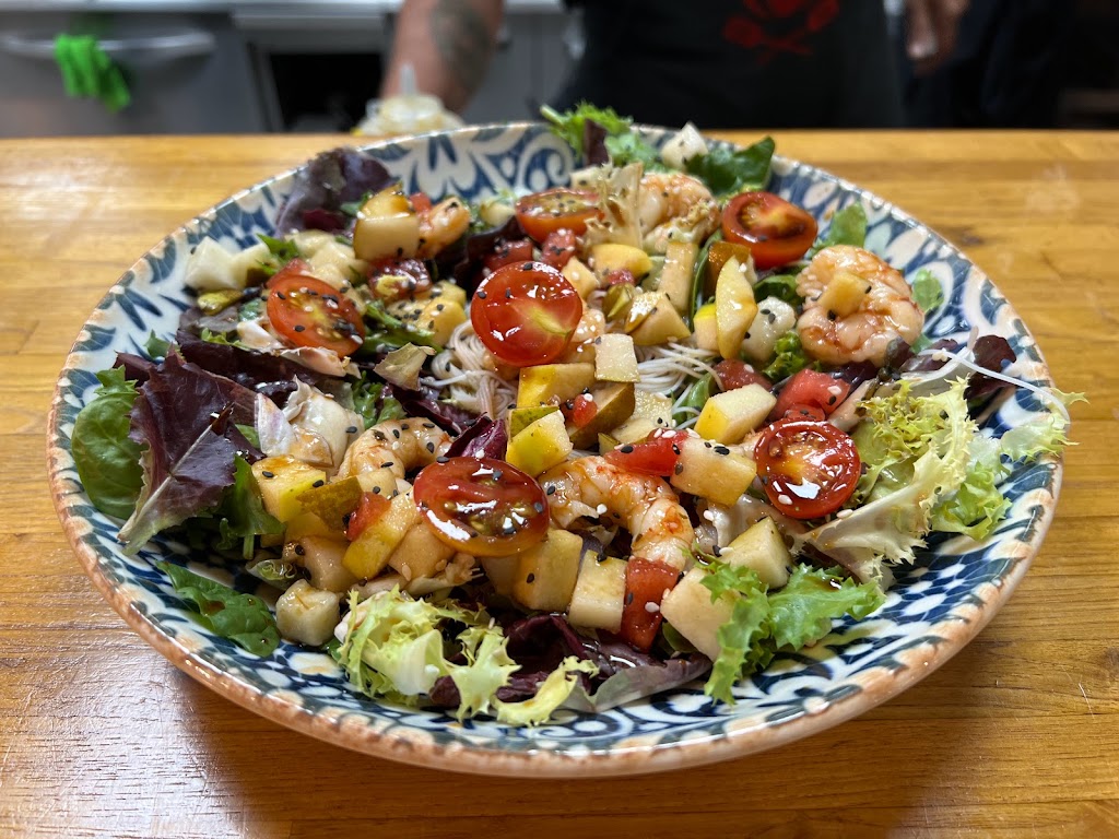 La Traviesa — Comida y bebida
