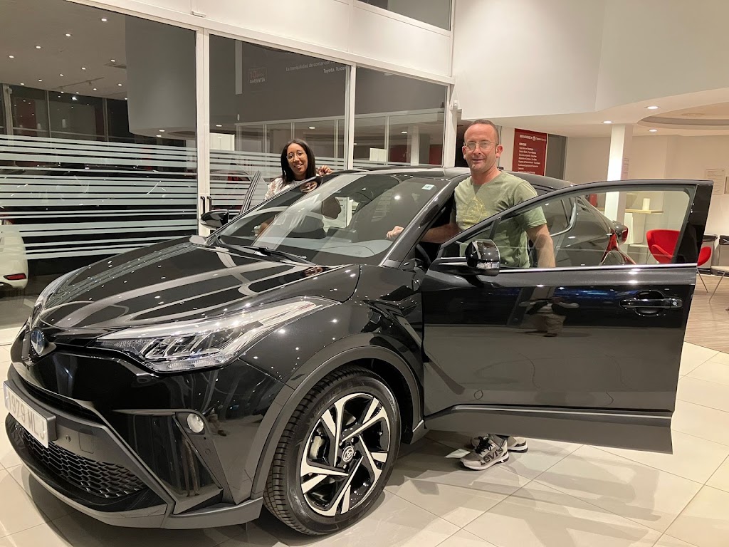 Concesionario Oficial Toyota - Sakurauto S.A — Interior