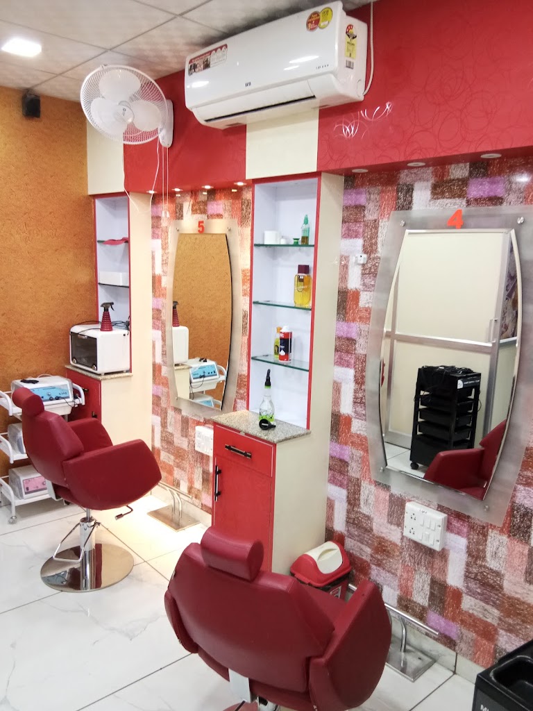 A3 Unisex Saloon