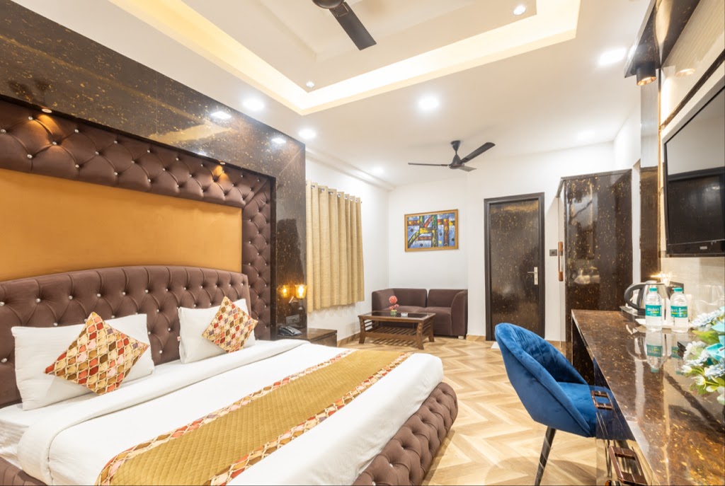 Hotel Cosmo Near Blk Max Hospital