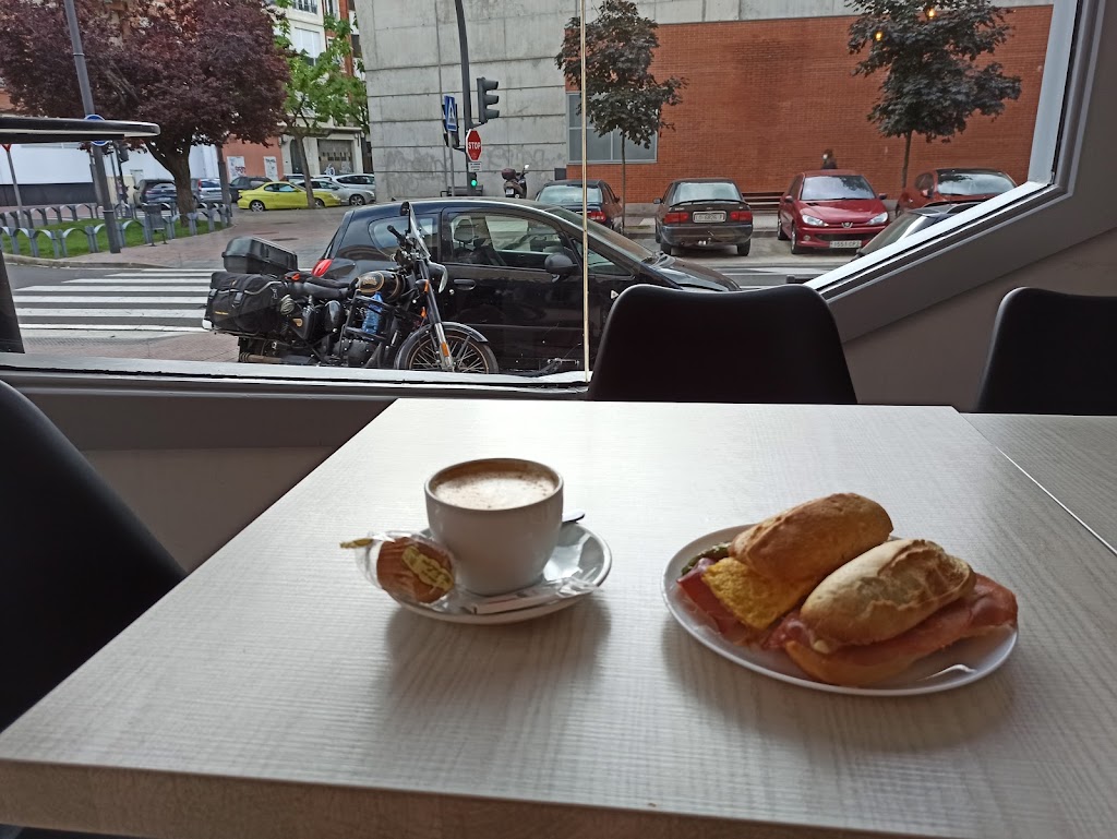 Cafeteria/Bar Bohemia — Comida y bebida