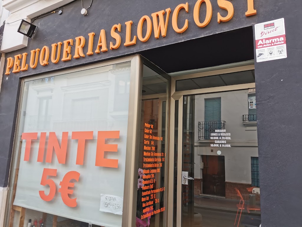 Peluquerias Low Cost Nerja — Exterior