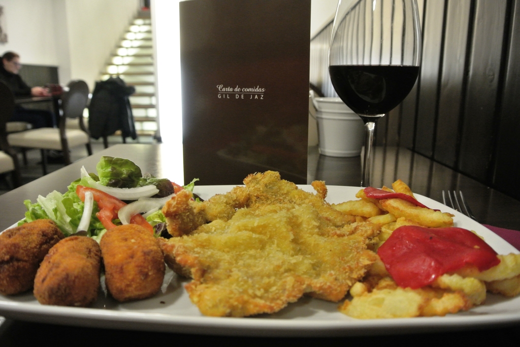 Cafe Gil de Jaz — Comida y bebida