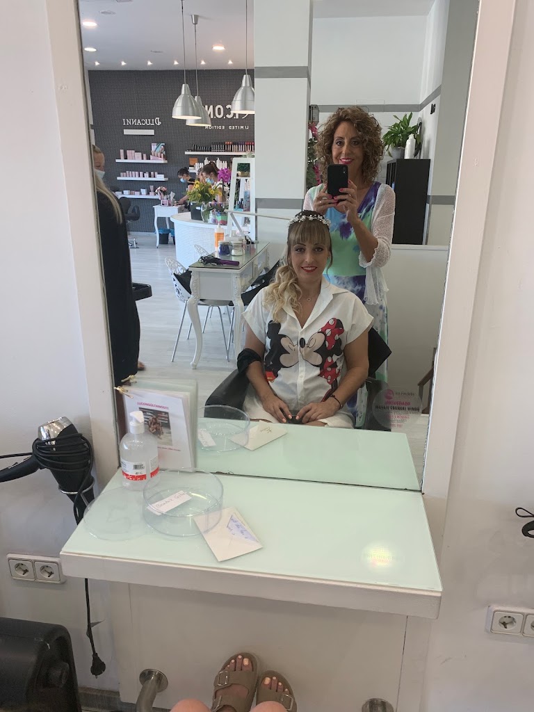 La Giralda Peluqueria y Estetica — Peinado