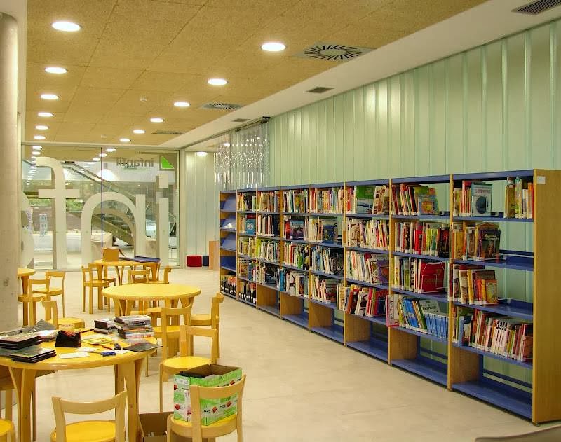 Biblioteca Municipal Lope de Vega — Estante