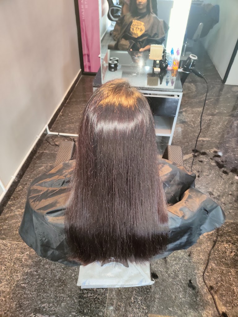 He She Family Unisex Salon