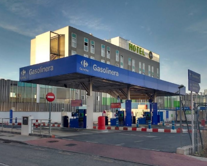 Gasolinera Carrefour — Exterior