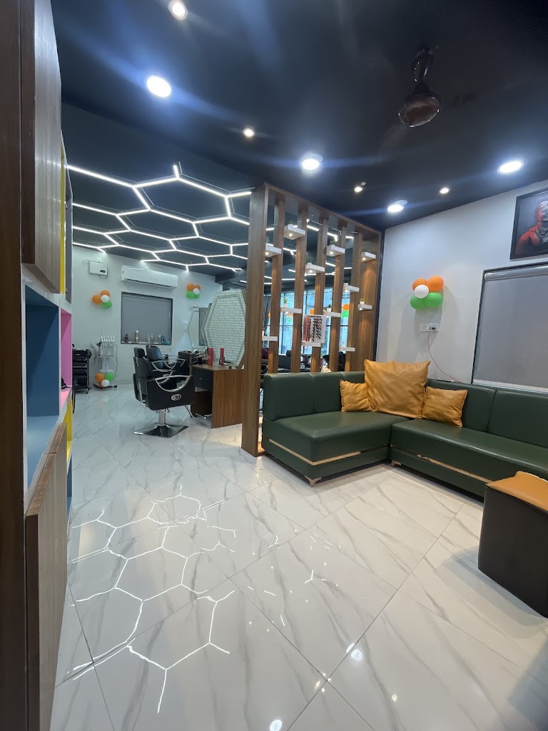 Enreach Unisex Saloon