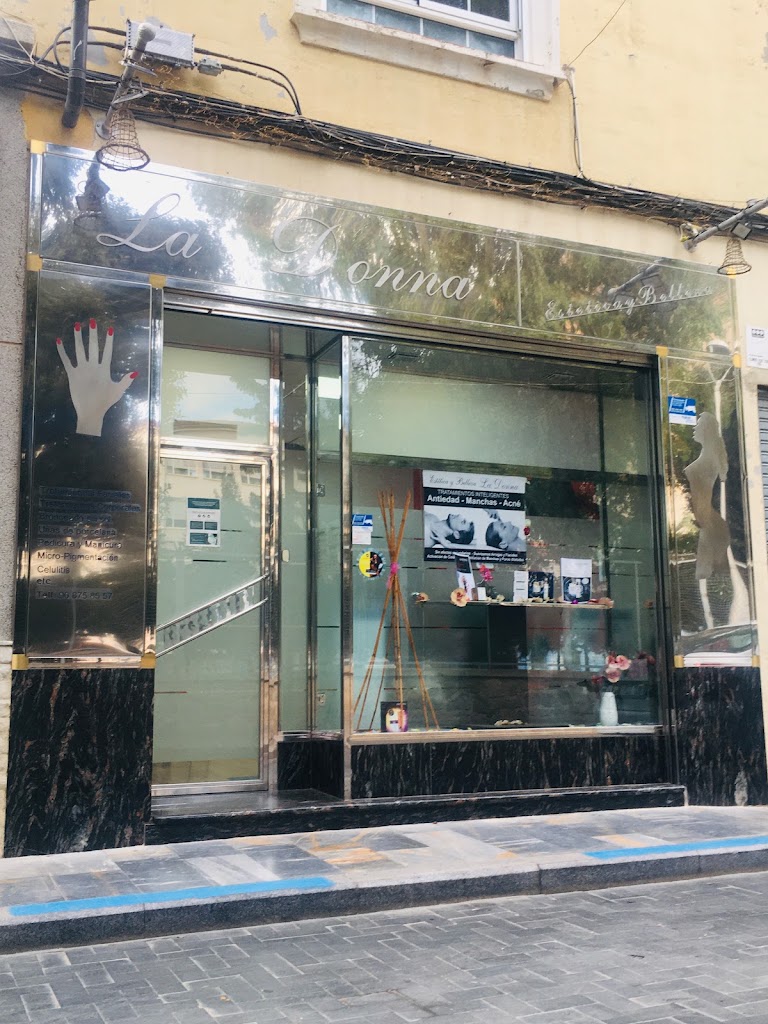 Estetica y belleza La donna — Exterior