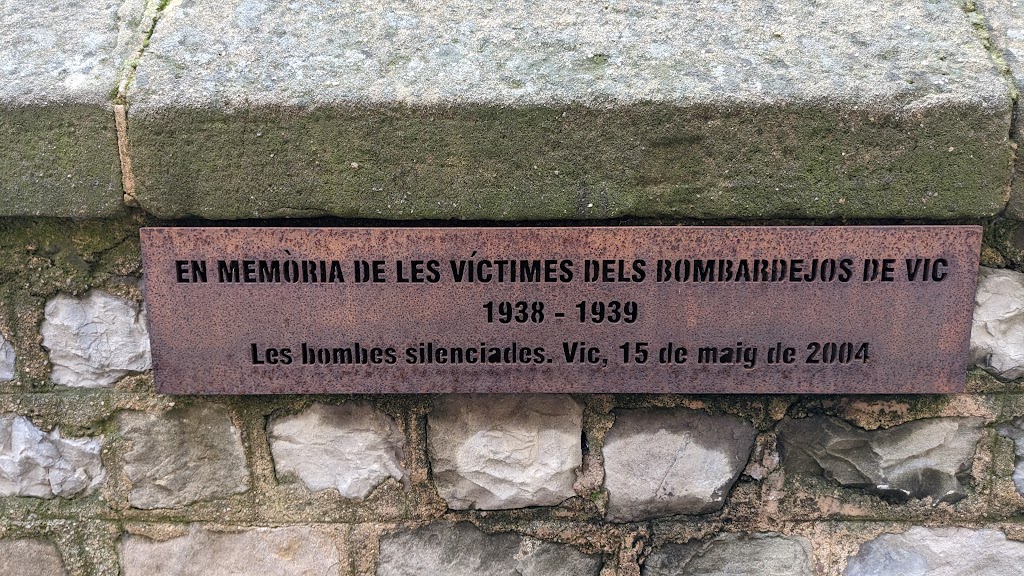 Monumento a las victimas de los bombardeos de Vic