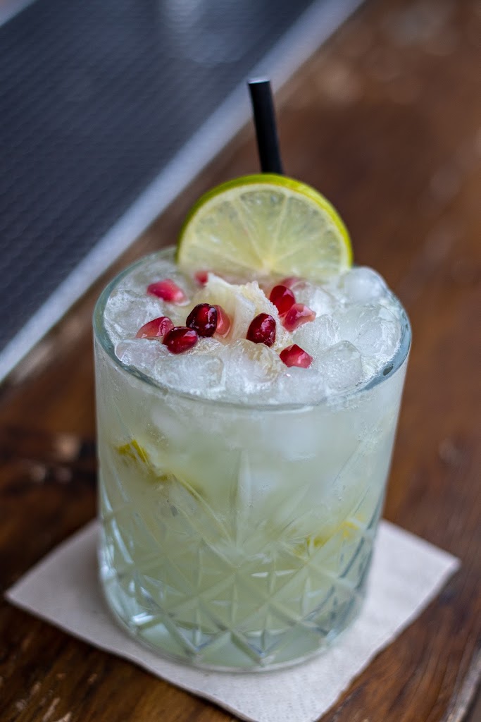 Garnish Cocktail Bar and Gin Club — Coctel
