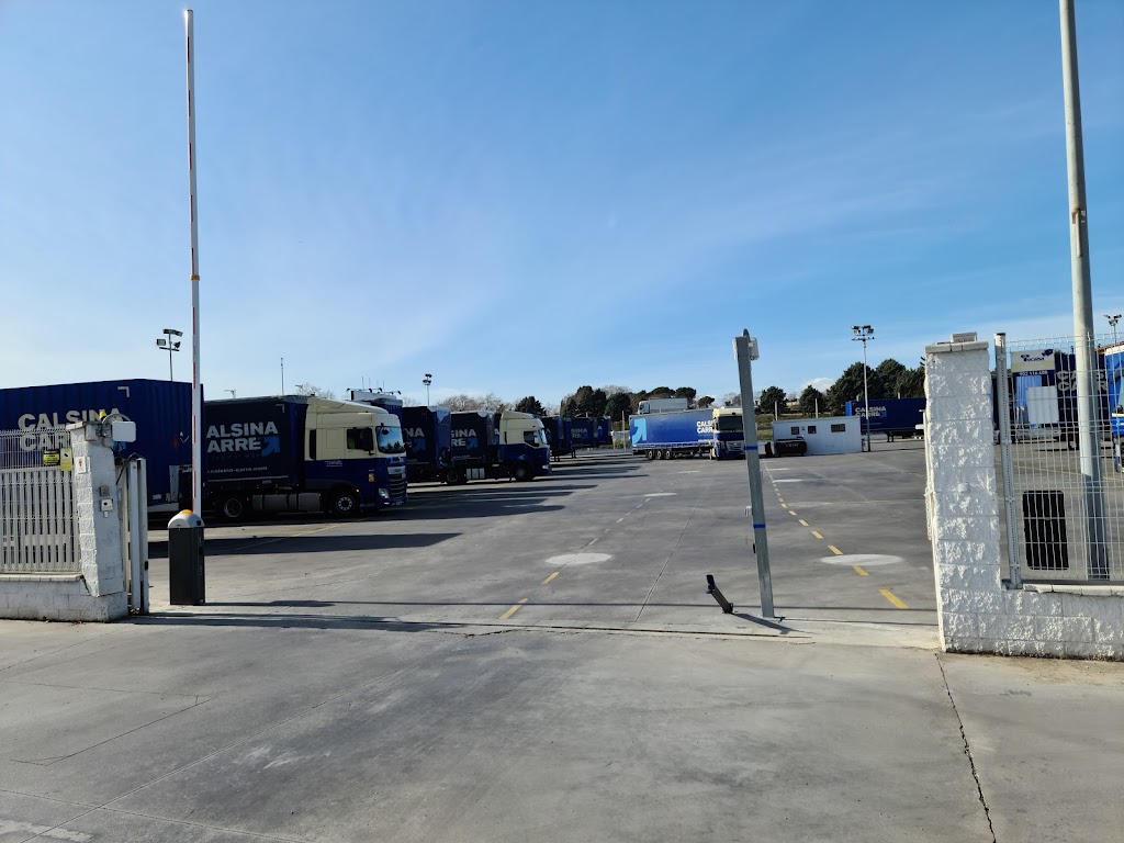 Parking Trucks Comprum / Calsina Carre