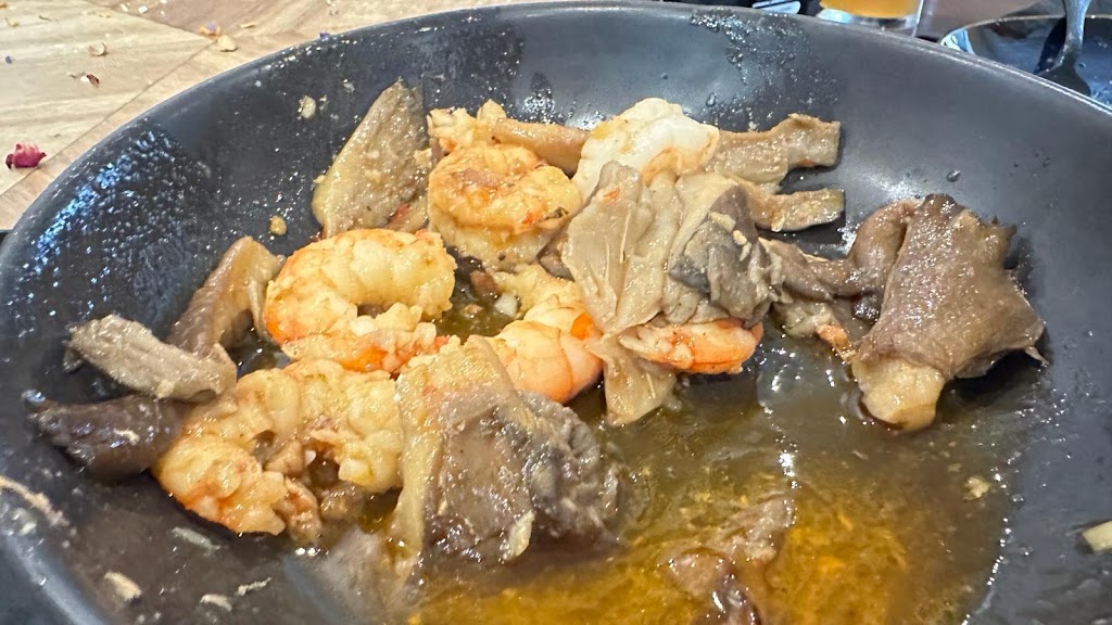 Valhalla Restobar — Comida y bebida