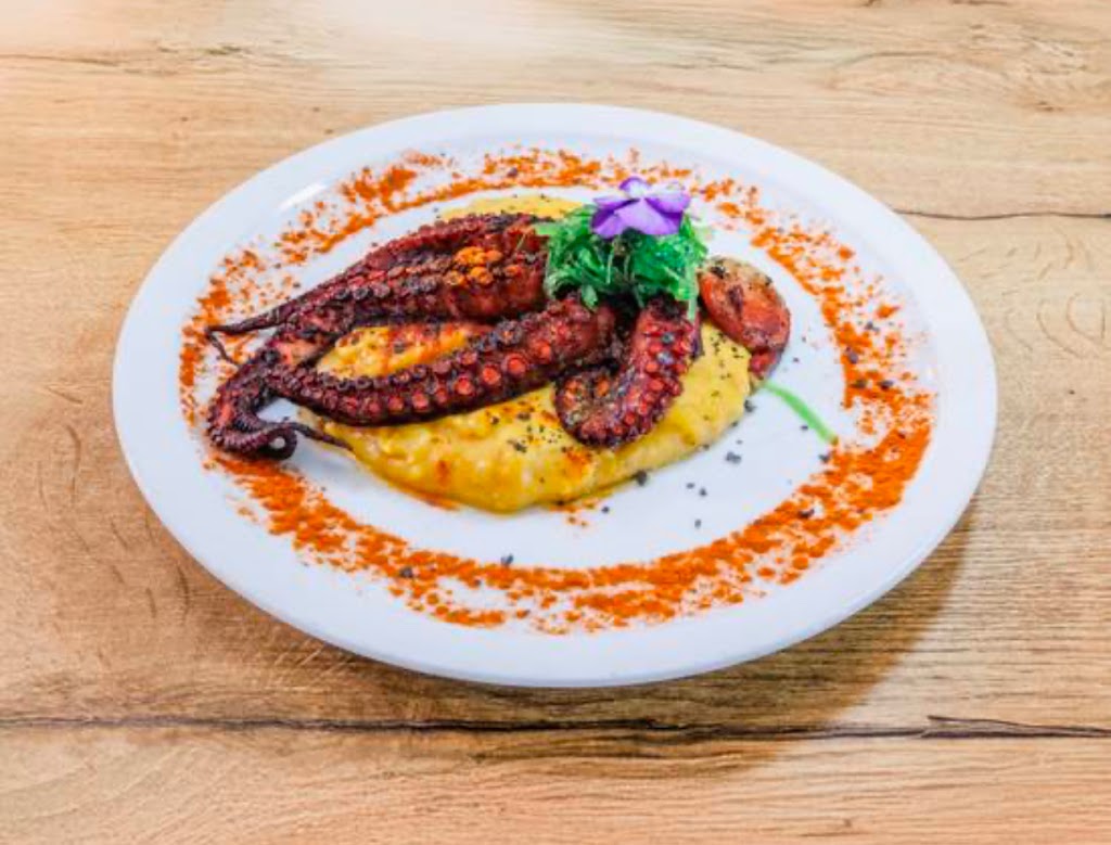 Restaurante Circulo Granjeno Pinto — Comida y bebida