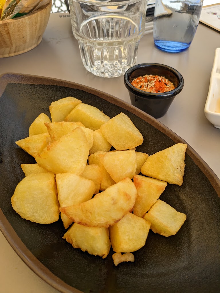 La Perla — Patatas bravas