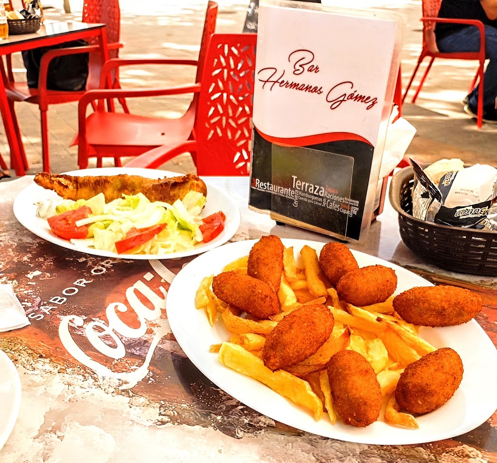 Bar Hermanos Gomez — Comida y bebida