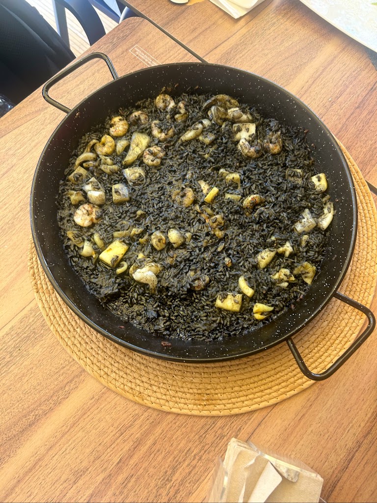 Los Arroces De Amparo — Comida y bebida