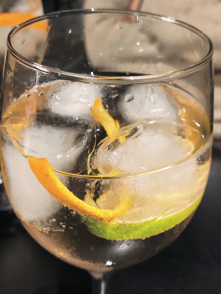 Pub 20d'canas&copas — Comida y bebida