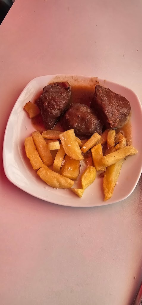 Aki Mismo Bar Cafeteria — Comida y bebida