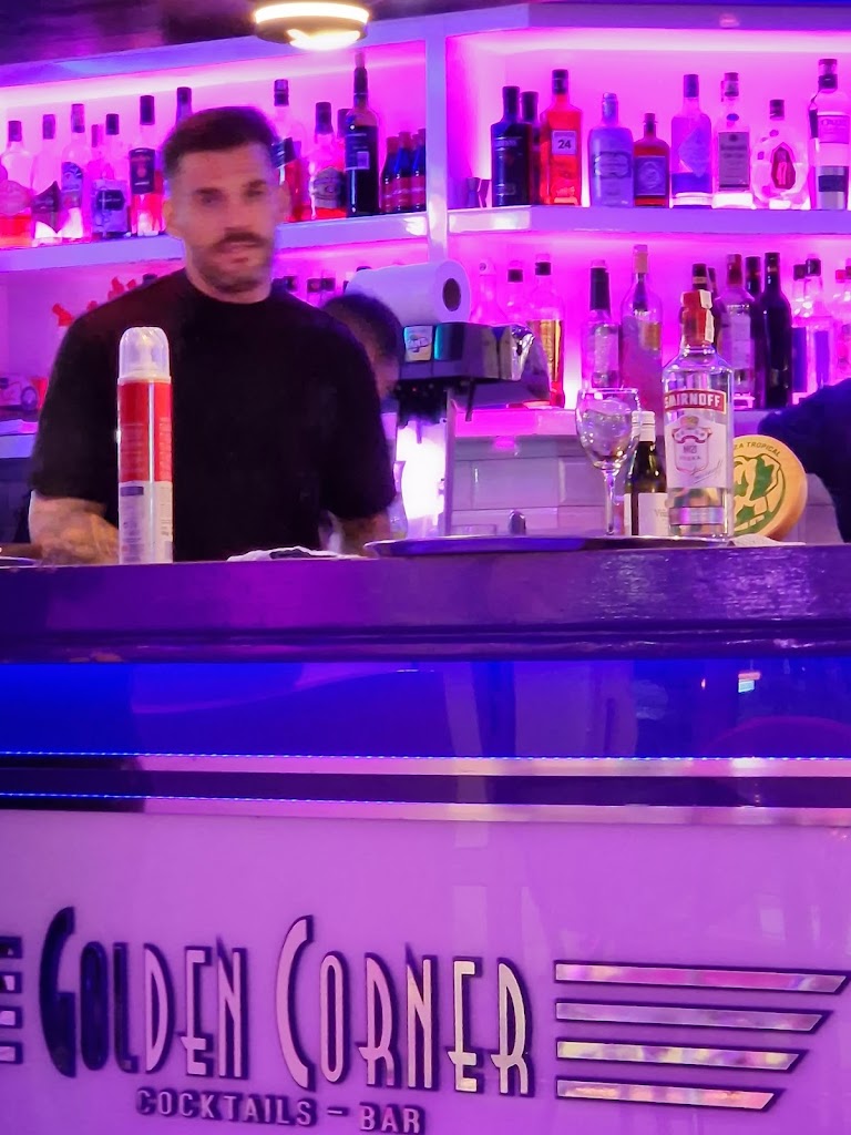 Cocteleria Golden Corner — Ambiente