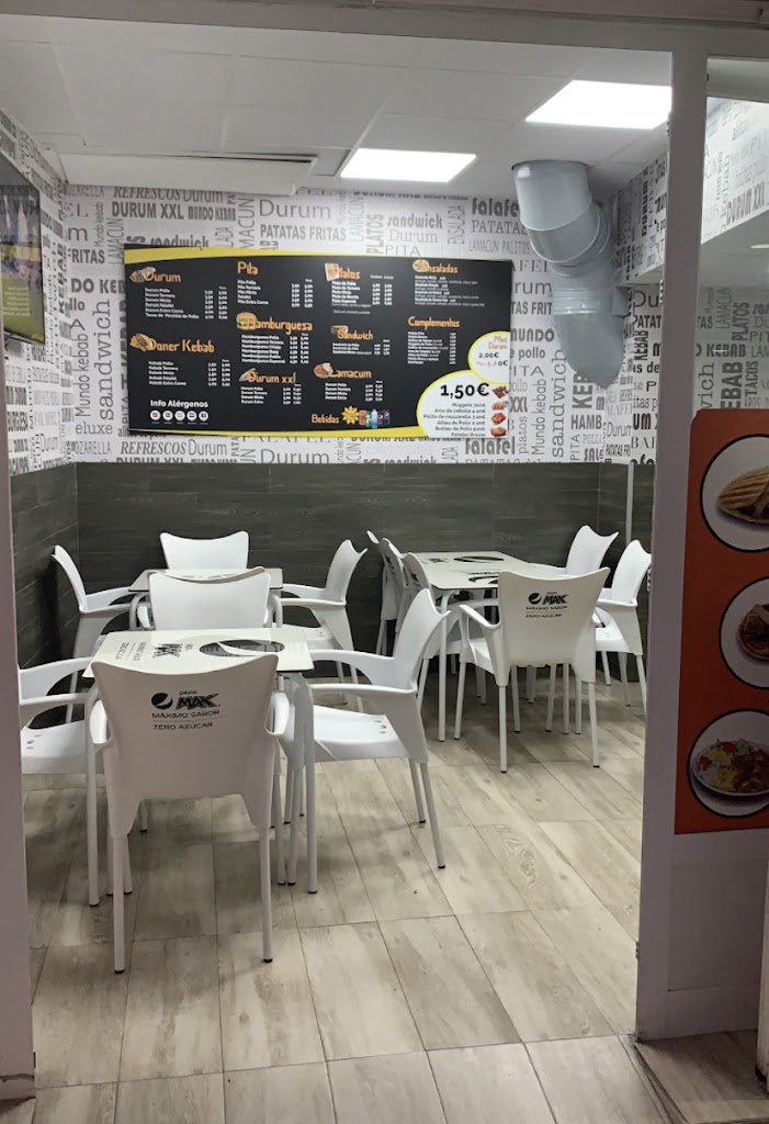 Mundo Kebab Conil y comida para llevar — Ambiente